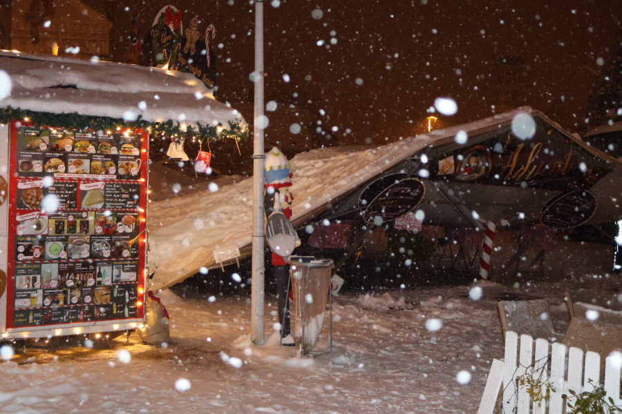 Urušila se tenda kafića u centru Zagreba FOTO