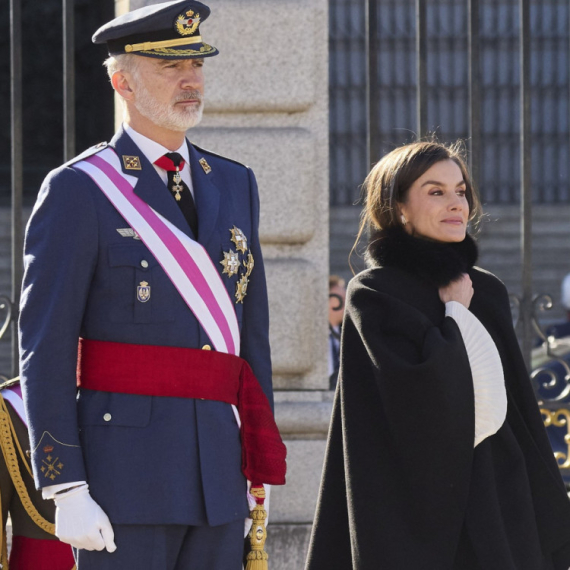 Kraljica Leticija ponovo "pronađena" savršena u najmodernijem "recikliranom" komadu FOTO