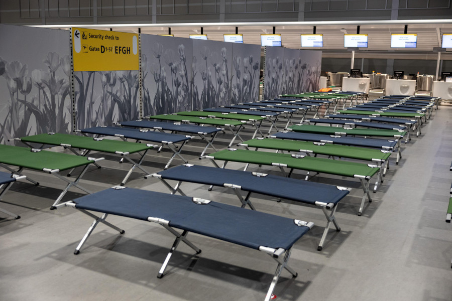 Evropa paralisana zbog snega: Masovno otkazivanje letova, hiljade ljudi spavalo na aerodromu FOTO