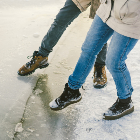 Kako najlakše i najefikasnije ukloniti led sa stepeništa?