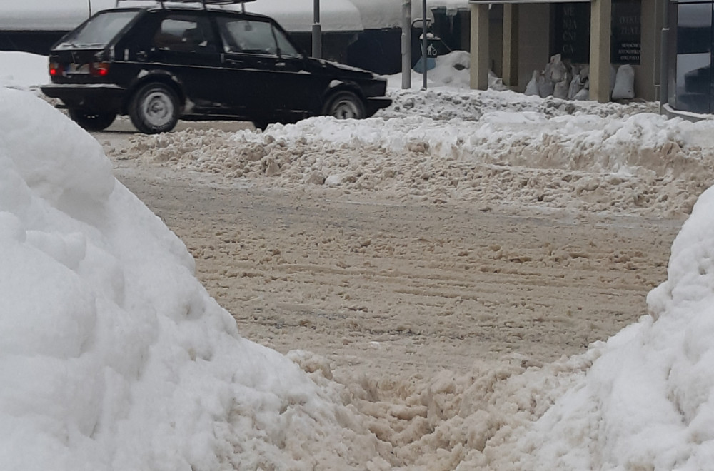 Haos u Dragačevu: Preko 1.000 ljudi ostalo bez struje; Zapadna Srbija okovana snegom FOTO