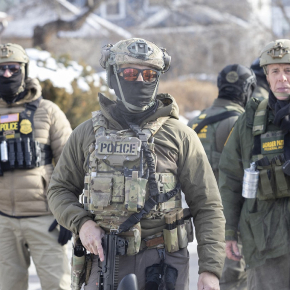 Objavljen šokantan snimak: Brutalna akcija ICE službenika VIDEO