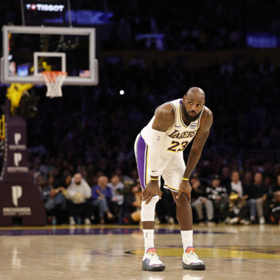 Lebron opet nije igrao: "Pogledajte moj rodni list" VIDEO
