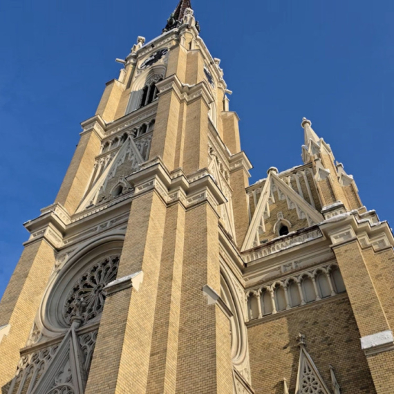 Žalosno: Za Božić podmetnut požar na katoličkoj crkvi u Novom Sadu FOTO