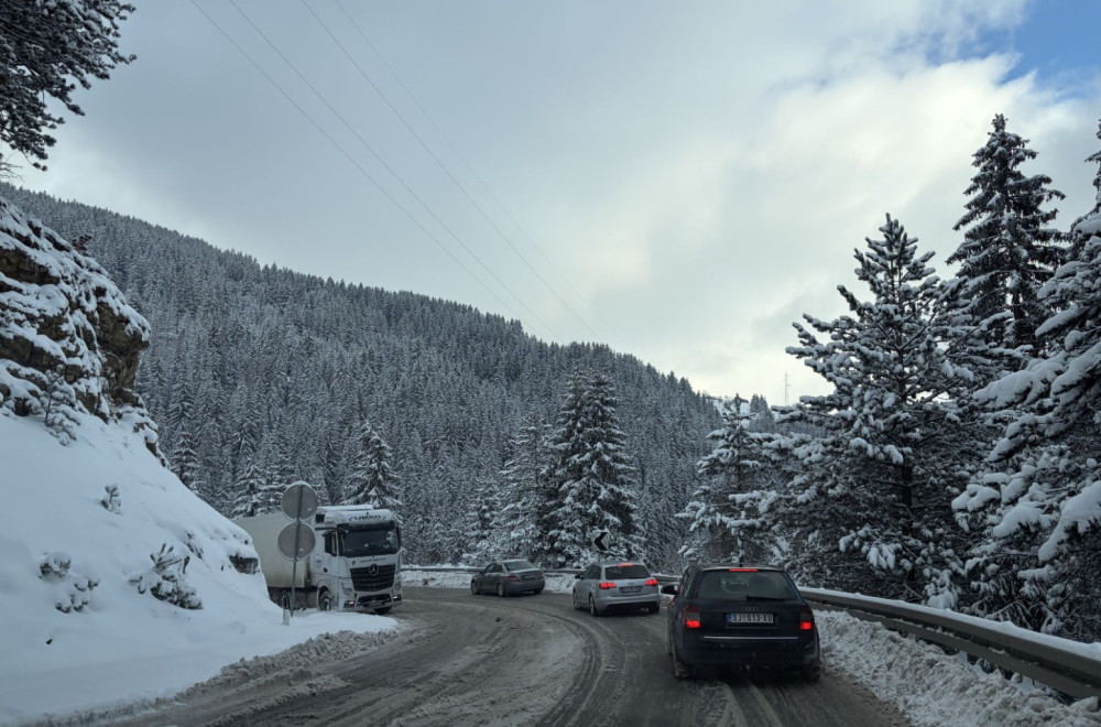 AMSS: Potreban oprez; Gužve ka planinskim turističkim centrima