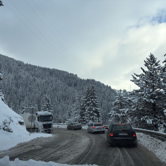 AMSS: Potreban oprez; Gužve ka planinskim turističkim centrima