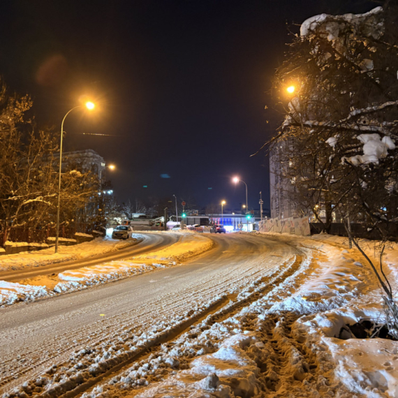 Putevi Srbije: Sneg do 5 cm na više deonica putnih pravaca, moguć led na putu