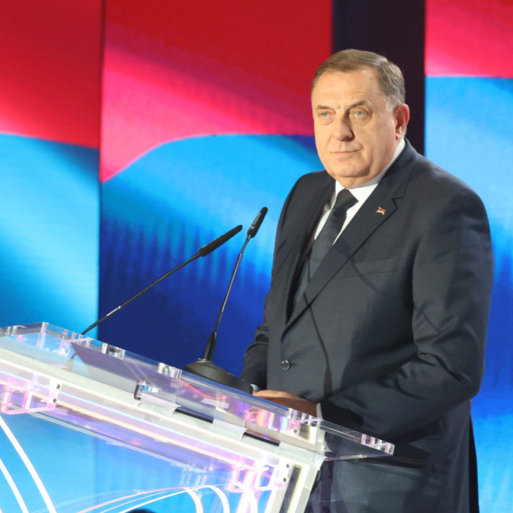 Dodik: Slavimo suverenitet, identitet, tradiciju i naše ognjište – srećan Dan Republike Srpske