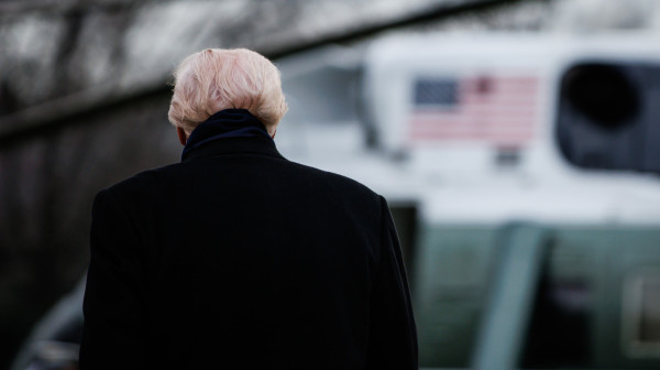 Hitno se oglasio Tramp: Preuzmite institucije! Platiće, stiže pomoć