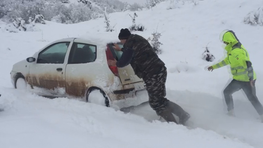 Vanredna situacija u Sjenici: Meštani odsečeni od sveta; Sneg i led napravili haos FOTO
