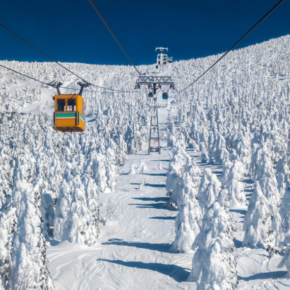 Ovo je jedno od najneobičnijih skijališta na svetu: "Snežna čudovišta" i vrele kupke fasciniraju FOTO