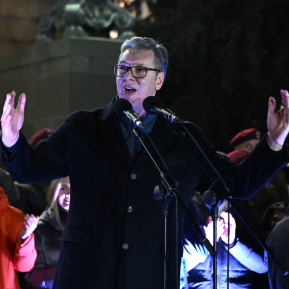 Vučić poručio građanima: "Samo ujedinjeni možemo da idemo napred, da gradimo još snažniju Srbiju" VIDEO
