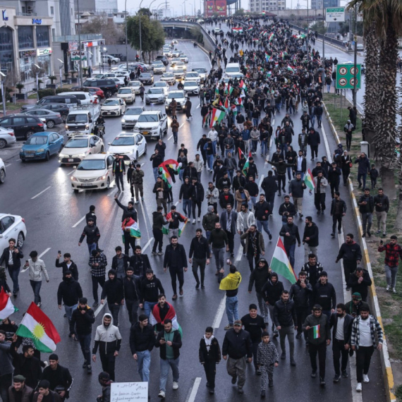 Mrtvi na ulicama Irana: Stradali devojčica i dvojica policajaca VIDEO