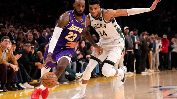 Klipersi slavili bez Bogdanovića; Adetokumbo u 39 sekundi "srušio" Dončića i Lebrona VIDEO