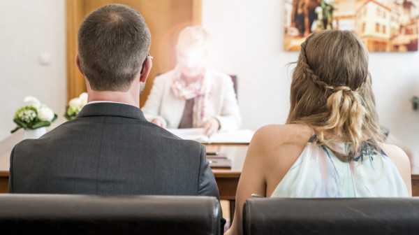 Paru poništen brak zbog ChatGPT govora: Rekli su da, ali...