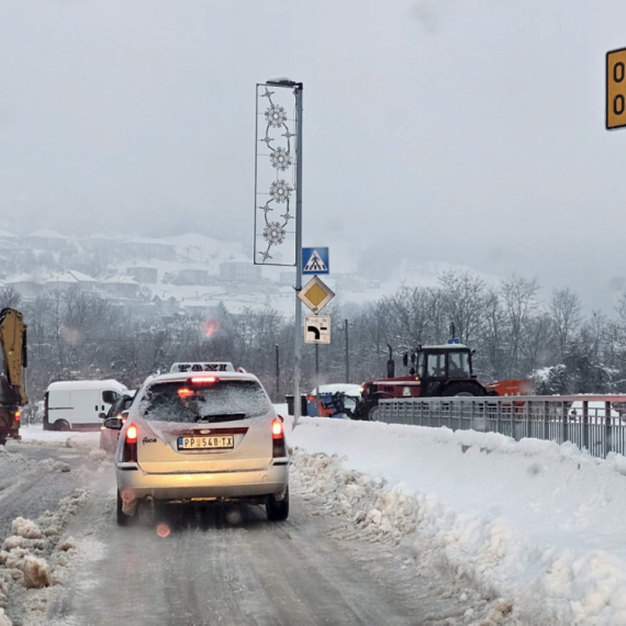 Srbija je zavejana: Evo gde će večeras i koliko napadati sneg; Oprez! Postoji opasnost FOTO