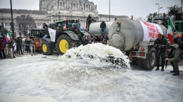 Haos širom EU: Poljoprivrednici ustali protiv istorijskog sporazuma FOTO/VIDEO
