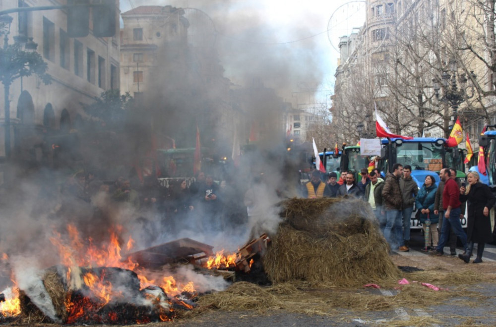 Haos širom EU: Poljoprivrednici ustali protiv istorijskog sporazuma FOTO/VIDEO