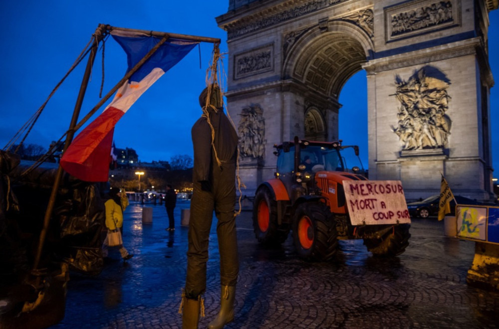 Haos širom EU: Poljoprivrednici ustali protiv istorijskog sporazuma FOTO/VIDEO