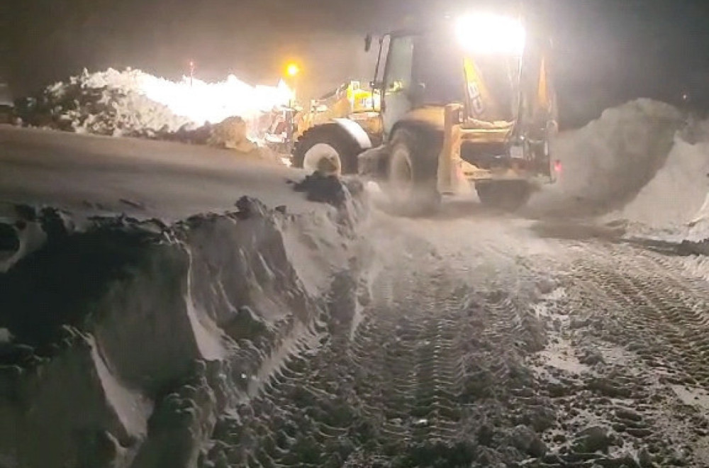 Snežna mećava u Zlatiborskom okrugu: Vetar pravi smetove visoke preko metar