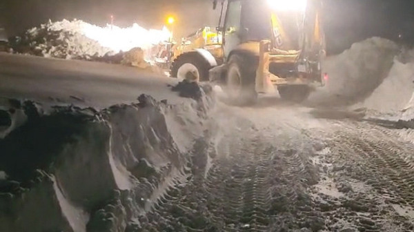 Snežna mećava u Zlatiborskom okrugu: Vetar pravi smetove visoke preko metar