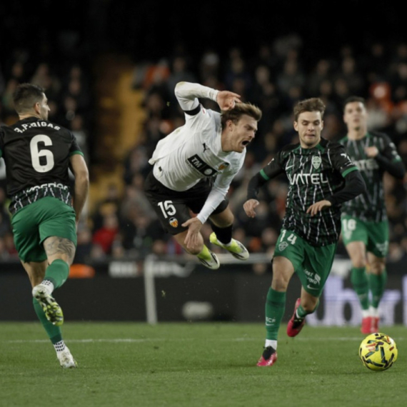 Valensija jedva preživela na "Mestalji"