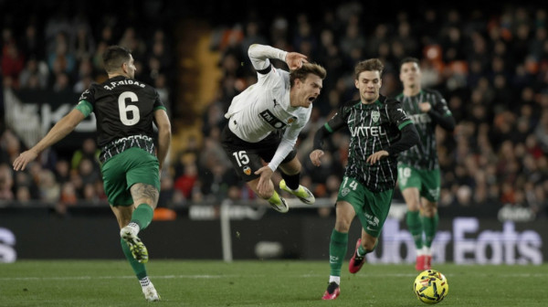 Valensija jedva preživela na "Mestalji"