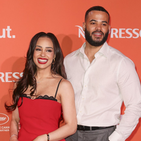 Razvodi se omiljeni par s mreža – zbog prevare: Zajedno su od 14. godine, bili su "savršeni" VIDEO