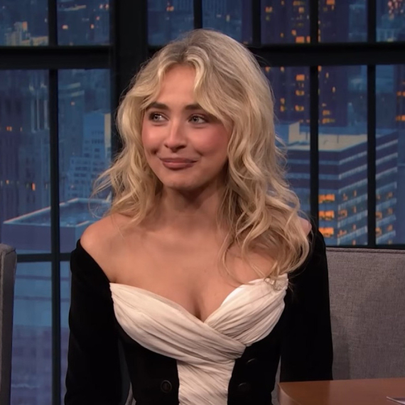 Tražila frizuru Sabrine Karpenter, pogledajte šta je dobila i zašto je viralni hit VIDEO