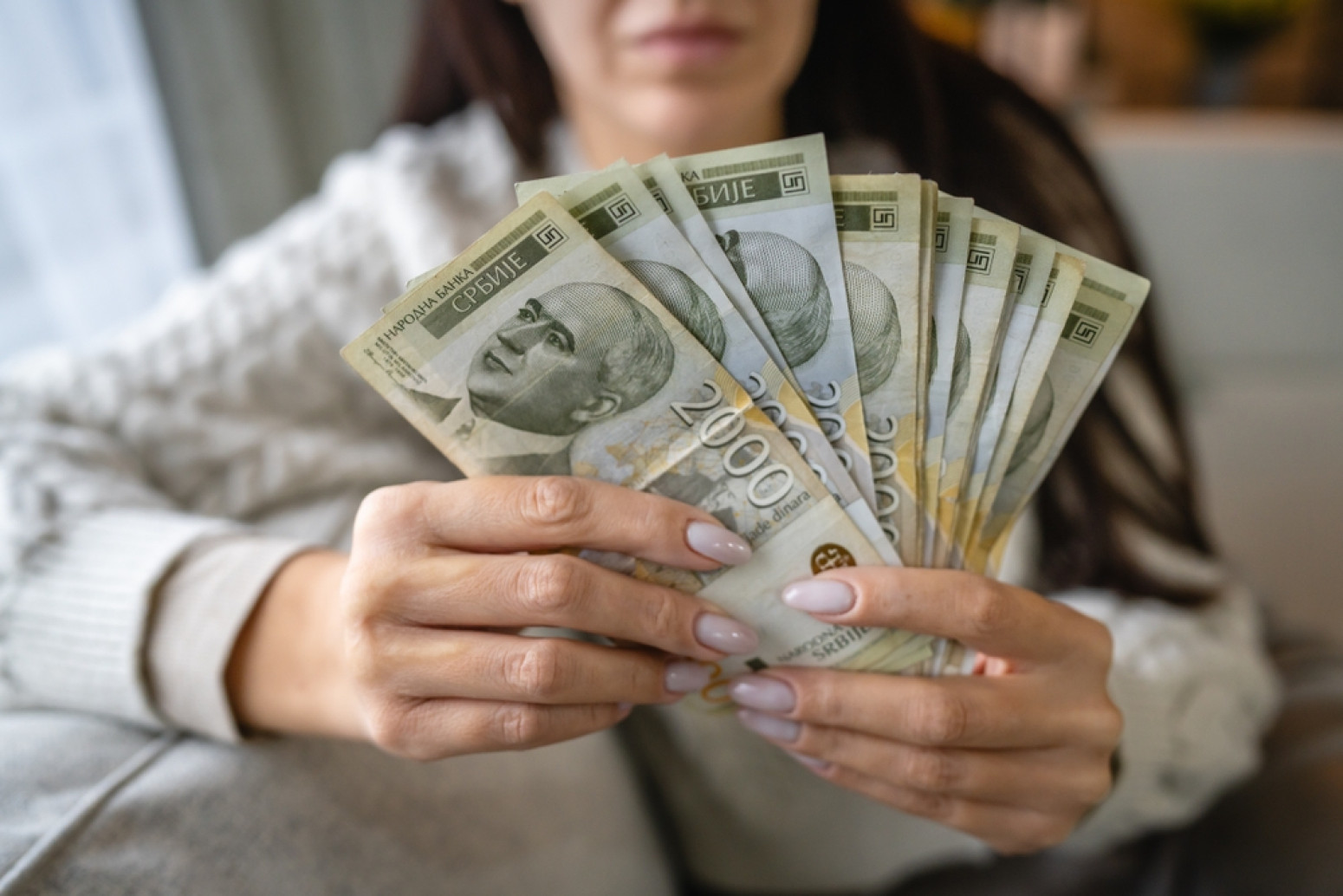 Šta građanima donosi paket od 980,6 miliona evra: Povećanje plata i penzija, jednokratnu pomoć i popuste