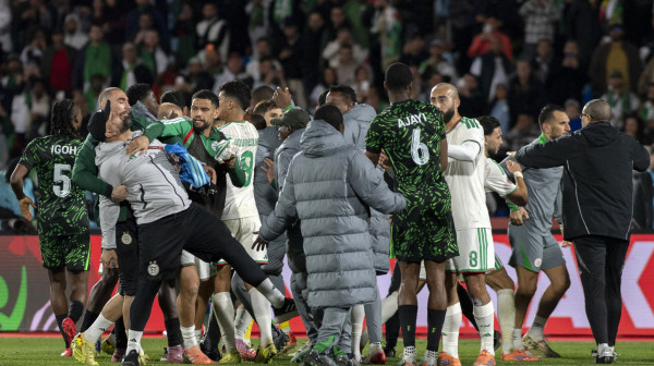 Opšti haos posle ispadanja Alžira: Zidanov sin hteo da se obračuna sa Nigerijcima, tukli se i novinari VIDEO