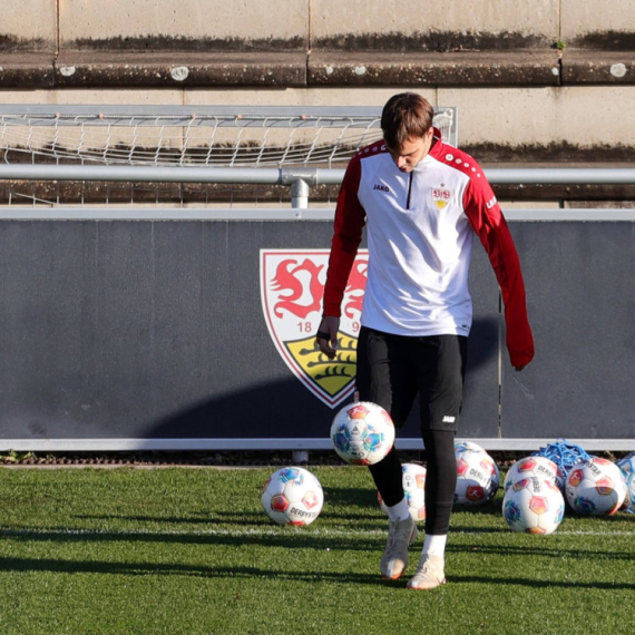 Neobična promocija Miloševića: Umesto lopte – lopata VIDEO