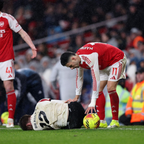 Udarac za Liverpul – bek završio sezonu