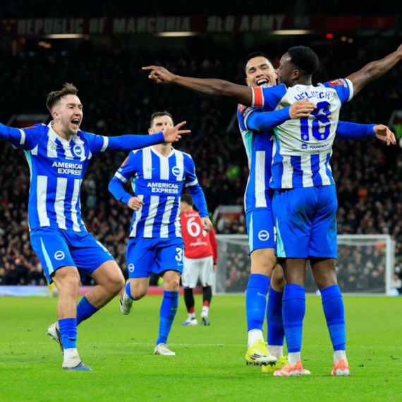 Flečer poveo sinove, Velbek ugasio svetlo na "Trafordu" VIDEO