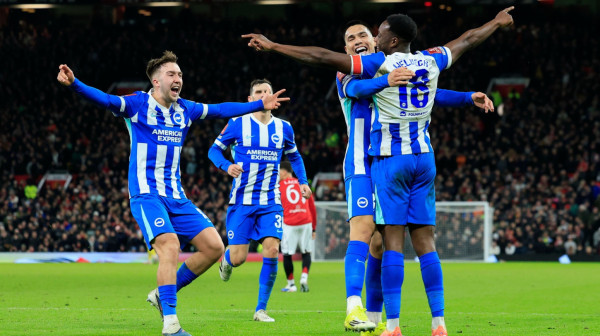 Flečer poveo sinove, Velbek ugasio svetlo na "Trafordu" VIDEO