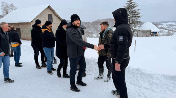 Zukorlić obišao zavejana sela u opštini Sjenica: Na terenu sam video da je angažovano više od 20 mašina VIDEO