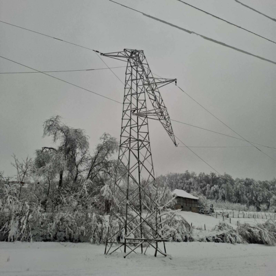 Brnabić: Situacija skoro u potpunosti pod kontrolom, 9.000 domaćinstava bez struje