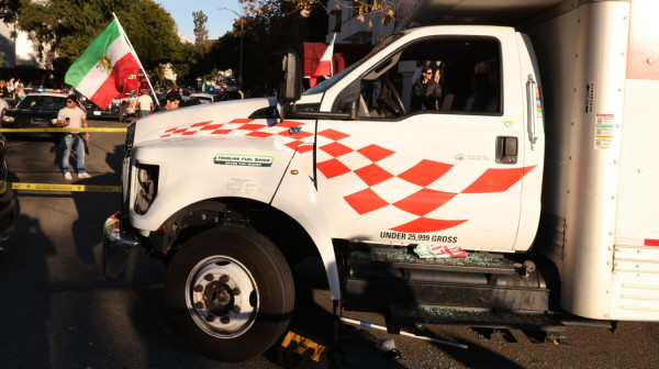 Vozač kamiona se zaleteo u učesnike protesta u Los Anđelesu; Ima povređenih VIDEO