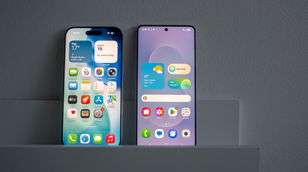 Tržište telefona u rastu: Dominacija dva velika rivala