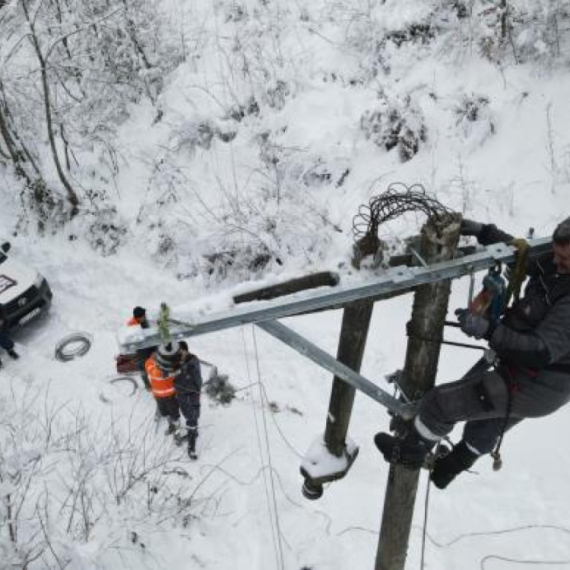 Struja stiže u svaku kuću u Ivanjici; Neumorni radnici i danas su na terenu
