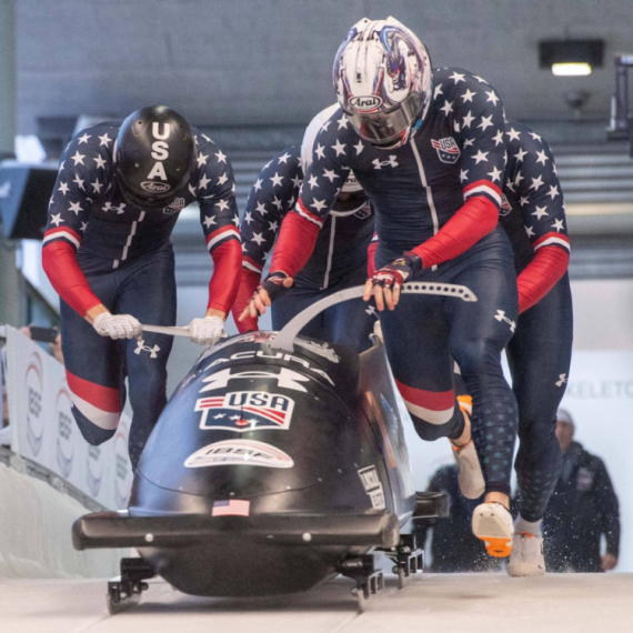 Izbegnuta tragedija – ispala trojica bobista, vozač sam "leteo" 120 km/h VIDEO