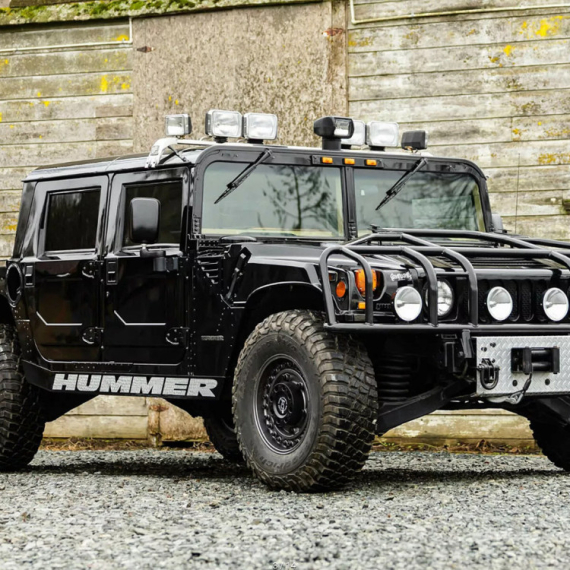 Tupakov Hummer ide na aukciju – u stanju u kakvom ga je legendarni reper ostavio FOTO