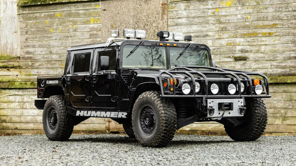 Tupakov Hummer ide na aukciju – u stanju u kakvom ga je legendarni reper ostavio FOTO