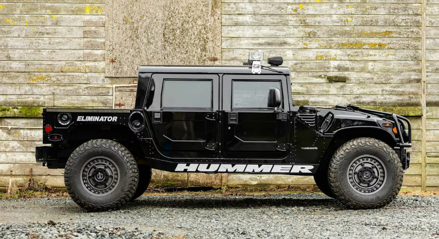 Tupakov Hummer ide na aukciju – u stanju u kakvom ga je legendarni reper ostavio FOTO