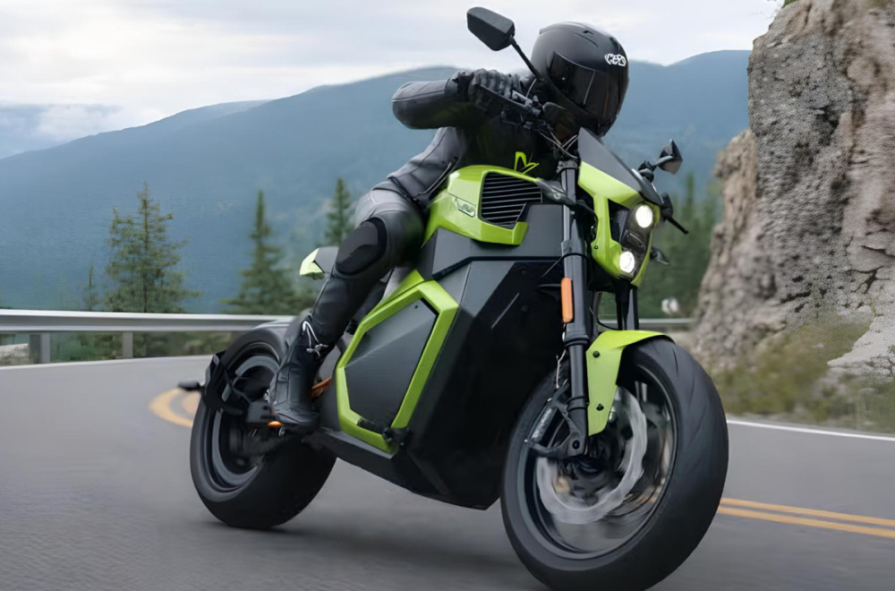 Prvi serijski motocikl sa solid state baterijom: Finci tvrde da su pretekli ceo svet FOTO