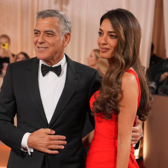 Niko nije tako ženstven i elegantan: Amal, kapa dole! FOTO