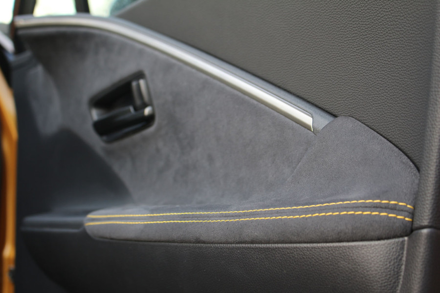 Test: Toyota C-HR hibrid – teško je odoleti