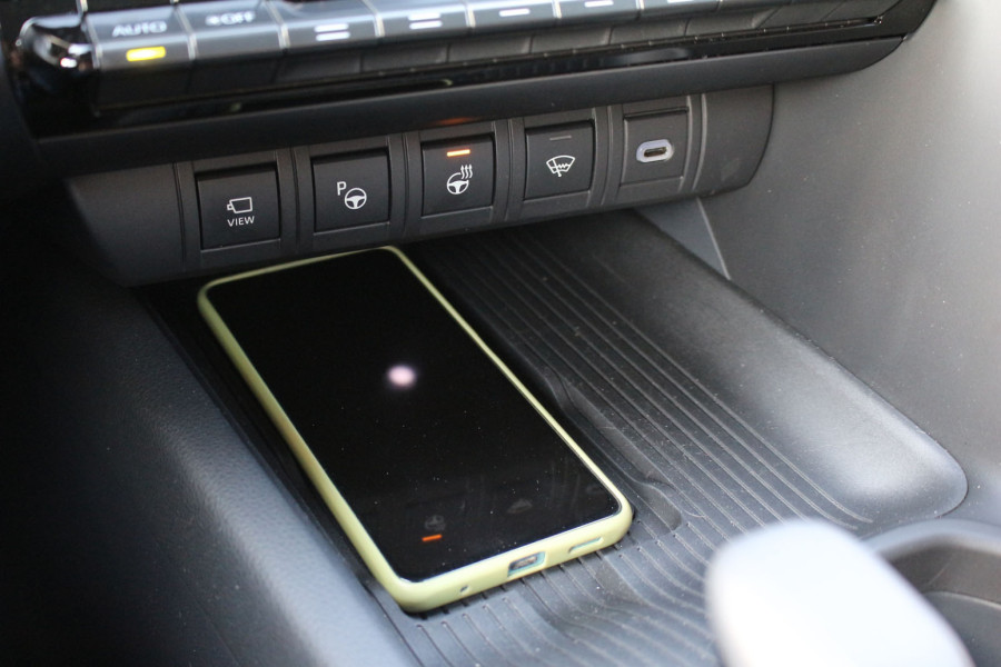 Test: Toyota C-HR hibrid – teško je odoleti