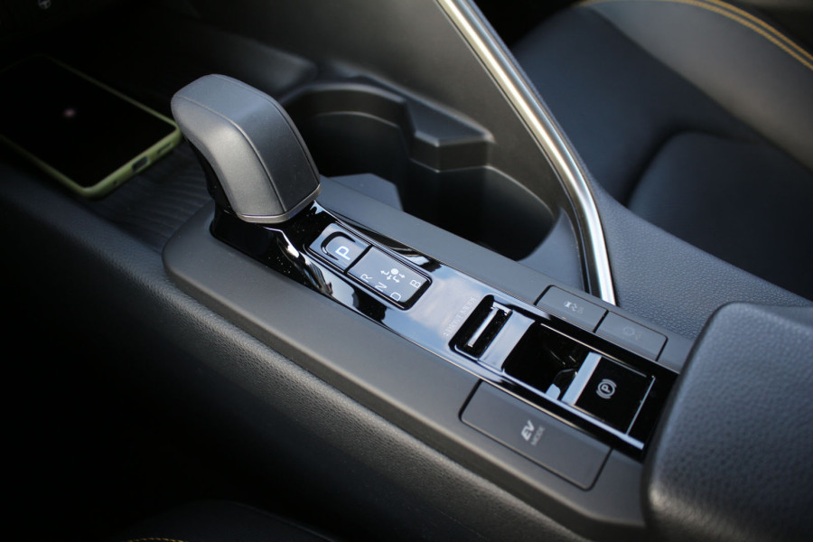 Test: Toyota C-HR hibrid – teško je odoleti