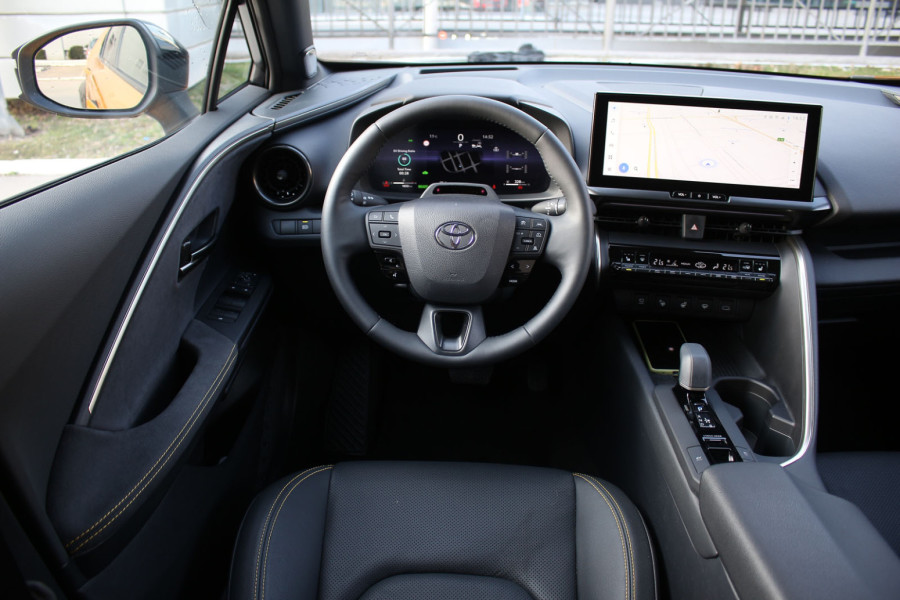 Test: Toyota C-HR hibrid – teško je odoleti